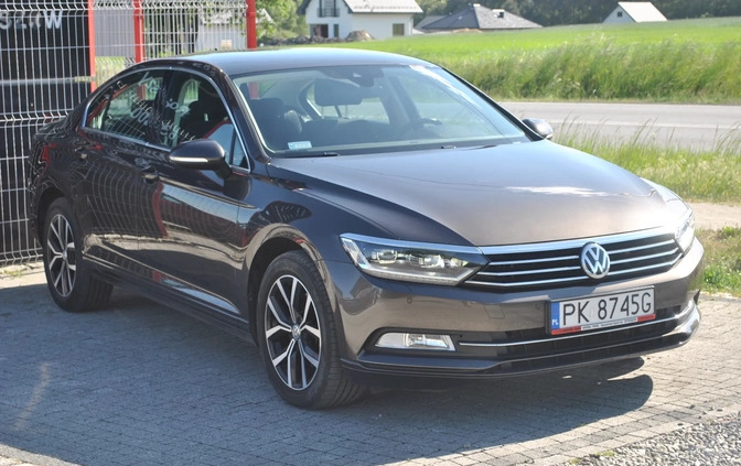 Volkswagen Passat cena 64900 przebieg: 146480, rok produkcji 2017 z Czersk małe 277